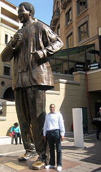 Timothy Thornton at statue of Nelson Mandela in Johannesburg