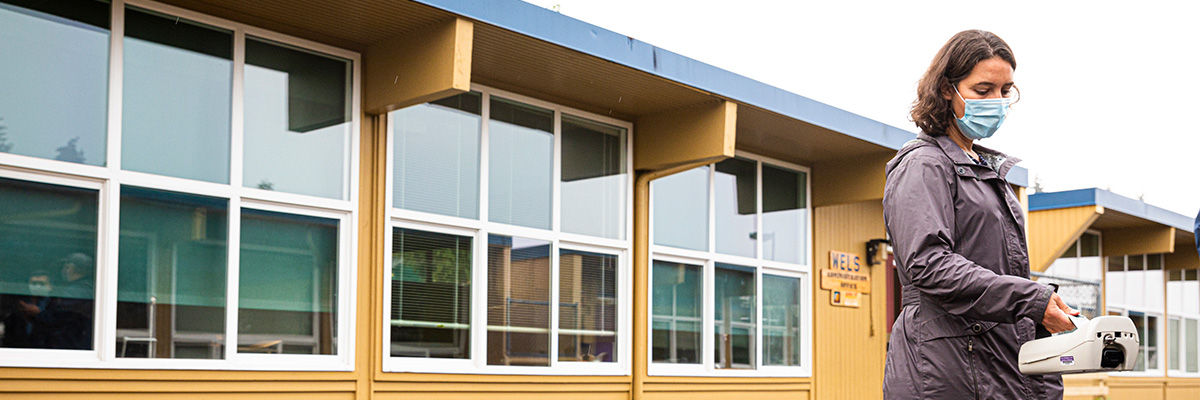 Elena Austin measures aire quality outside a school near SeaTac Airport