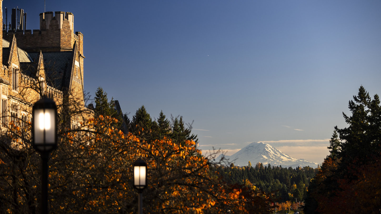 The UW Library and Campus Fall Colors with Mt. Ranier in the background