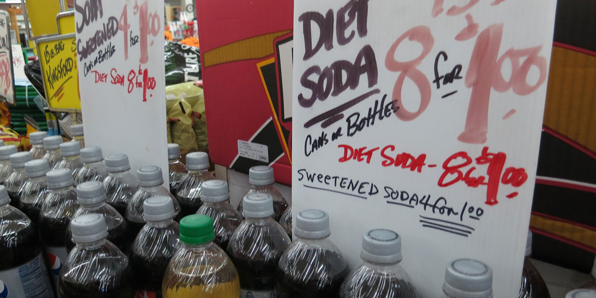 Bottles of diet soda displayed in a grocery store (Photo: Ellywa CC BY-SA 4.0, from Wikimedia Commons)