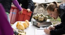 student weighing food